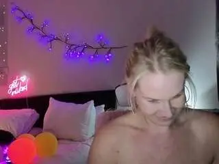 Nia-fuckalot  live sex cam