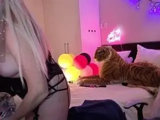 Nia-fuckalot  live sex cam