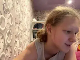 Tiakedia  live sex cam