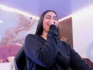Kiara-tay  live sex cam