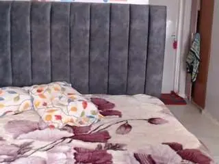 Kittenmooch  live sex cam