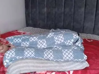 Kittenmooch  live sex cam