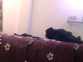 Alisontitsmilk19  live sex cam