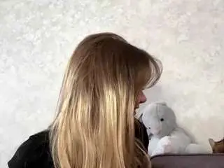 Hollimilkovich  live sex cam