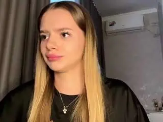 Hollimilkovich  live sex cam