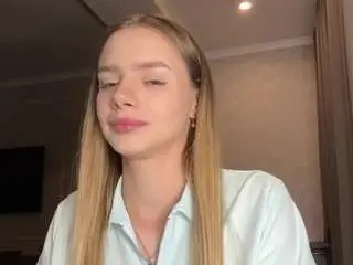Hollimilkovich  live sex cam