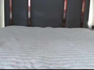 Krispyshot  live sex cam