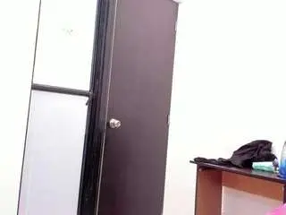 Catalina32  live sex cam