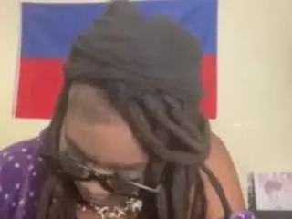 Haitiansinsationsquirtqueen  live sex cam