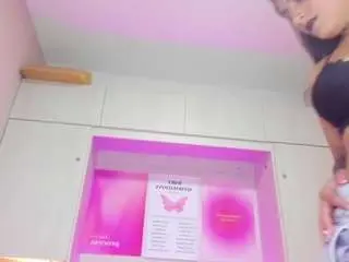 Miaturnner  live sex cam