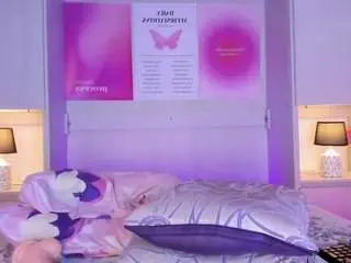 Miaturnner  live sex cam