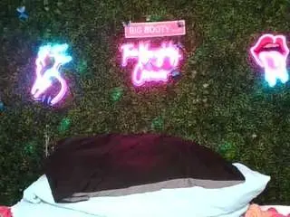 Bigbootysarenalove  live sex cam