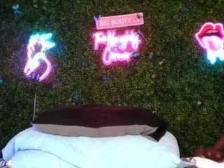 Bigbootysarenalove  live sex cam