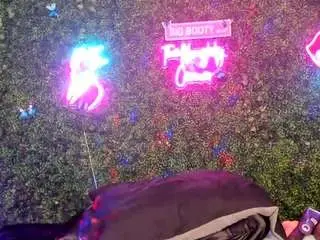 Bigbootysarenalove  live sex cam