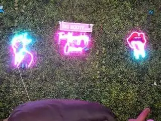 Bigbootysarenalove  live sex cam