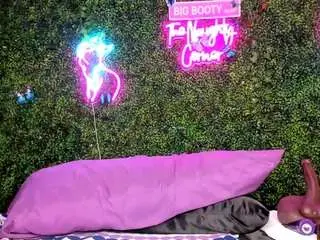 Bigbootysarenalove  live sex cam