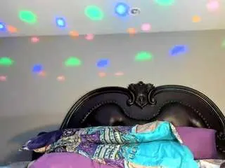 Bigbootysarenalove  live sex cam