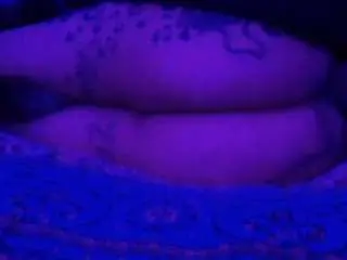 Bigbootysarenalove  live sex cam