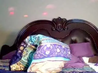 Bigbootysarenalove  live sex cam