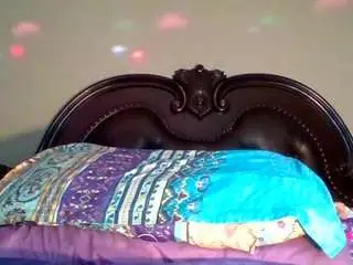 Bigbootysarenalove  live sex cam