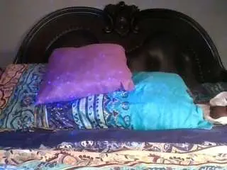 Bigbootysarenalove  live sex cam