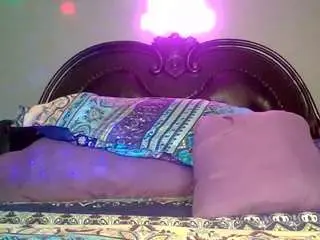 Bigbootysarenalove  live sex cam
