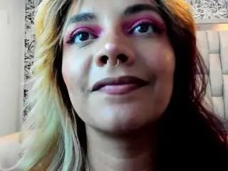 Kiara-cruz  live sex cam