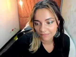 Kiara-cruz  live sex cam