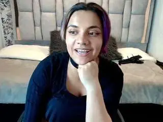 Kiara-cruz  live sex cam