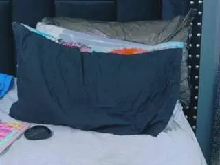 Miss-nahomi  live sex cam