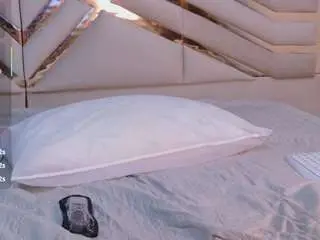 Miss-nahomi  live sex cam