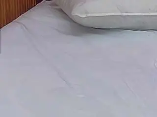Miss-nahomi  live sex cam