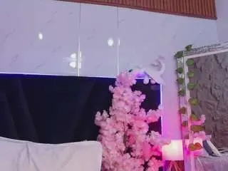 Miss-nahomi  live sex cam