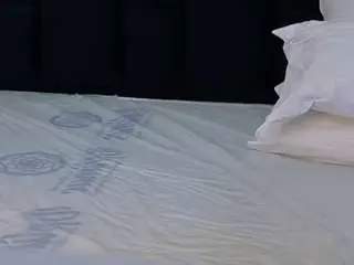 Miss-nahomi  live sex cam