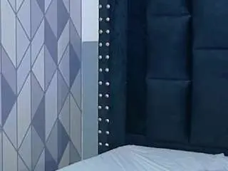 Miss-nahomi  live sex cam
