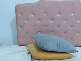 Miss-nahomi  live sex cam