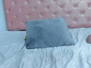 Miss-nahomi  live sex cam
