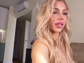 Creamiebabe  live sex cam