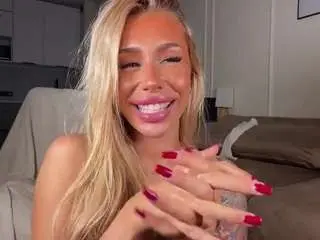 Creamiebabe  live sex cam