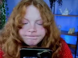 Cassieredkiss  live sex cam