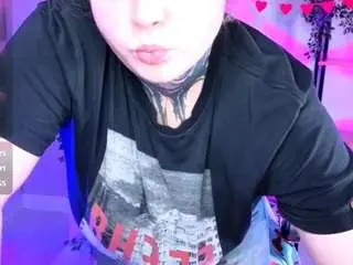 Cassieredkiss  live sex cam