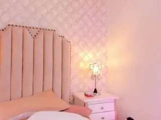 Pia-johnson  live sex cam