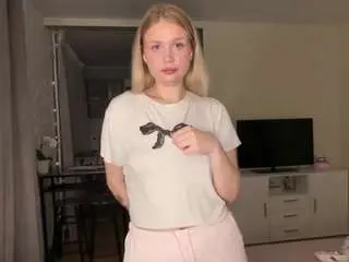 Shantiwoodburn  live sex cam