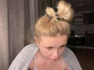 Shantiwoodburn  live sex cam