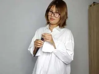 Bettyefusselman  live sex cam