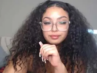 Mmmmmmlia  live sex cam