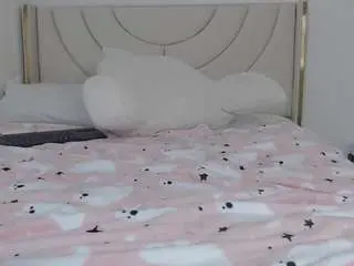 Mmmmmmlia  live sex cam