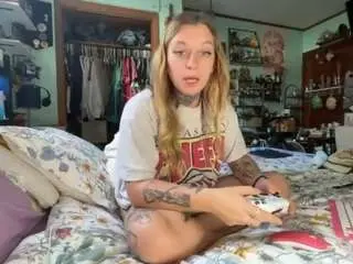 Bittybrat333  live sex cam