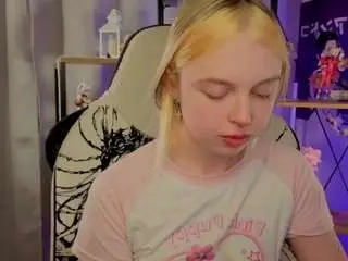 Cateatlee  live sex cam