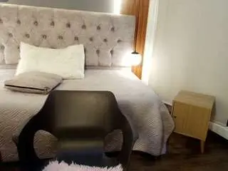 Agatathompson  live sex cam